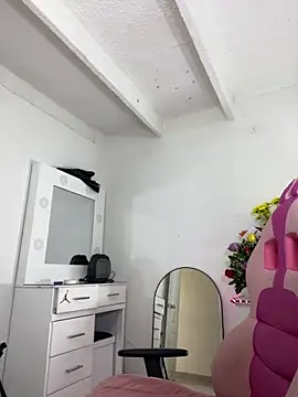 Snapshot of Meganmilk1 chatting on 10-10-25, 03:44 Meganmilk1 online show from 10-10-25, 03:44