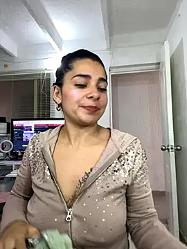 Snapshot of Meganmilk1 chatting on 10-22-25, 05:45 Meganmilk1 online show from 10-22-25, 05:45