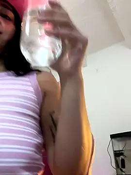 Snapshot of Meganmilk1 chatting on 10-27-25, 04:44 Meganmilk1 online show from 10-27-25, 04:44