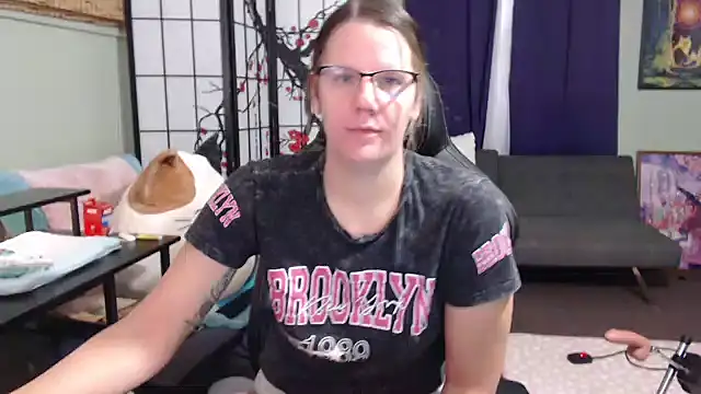 Sarahtineke online show from 10-25-25, 03:18