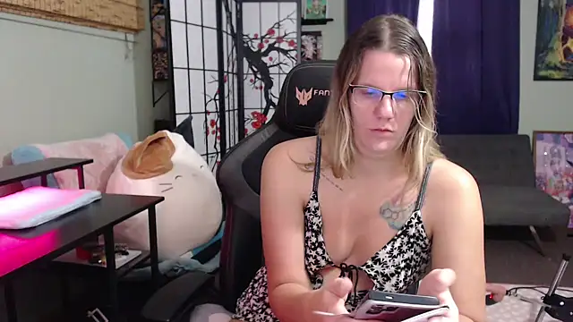 Sarahtineke online show from 11-04-25, 04:50