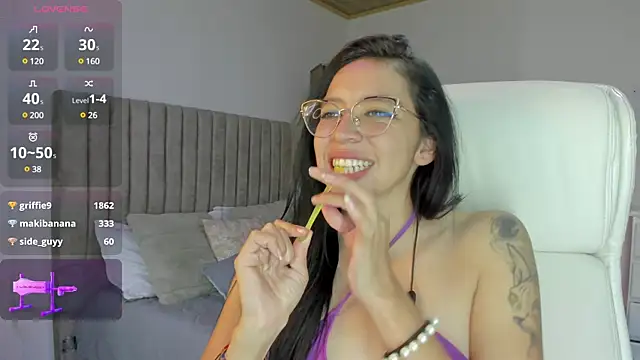 Snapshot of Katty_mouth chatting on 12-10-24, 09:43 Katty mouth online show from 12-10-24, 09:43