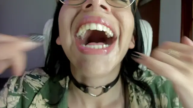 Snapshot of Katty_mouth chatting on 02-03-25, 11:05 Katty mouth online show from 02-03-25, 11:05