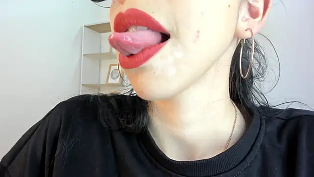 Snapshot of Katty_mouth chatting on 10-08-25, 08:39 Katty mouth online show from 10-08-25, 08:39