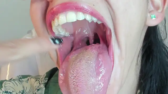 Snapshot of Katty_mouth chatting on 11-14-25, 08:40 Katty mouth online show from 11-14-25, 08:40