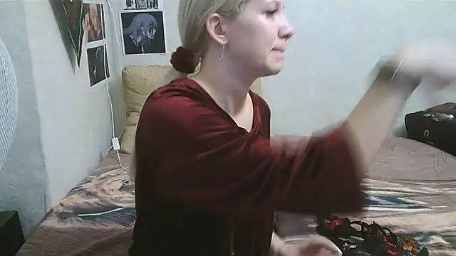 Snapshot of -GoldenGirl- chatting on 02-06-25, 11:21 -GoldenGirl- online show from 02-06-25, 11:21