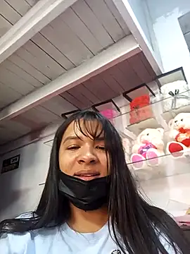 Snapshot of VivienAndClark chatting on 11-18-25, 04:11 VivienAndClark online show from 11-18-25, 04:11