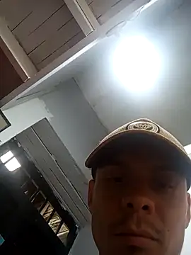 Snapshot of VivienAndClark chatting on 11-20-25, 04:18 VivienAndClark online show from 11-20-25, 04:18