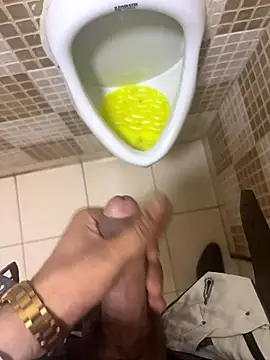 Snapshot of hitlar1026 chatting on 11-20-25, 06:35 hitlar1026 online show from 11-20-25, 06:35