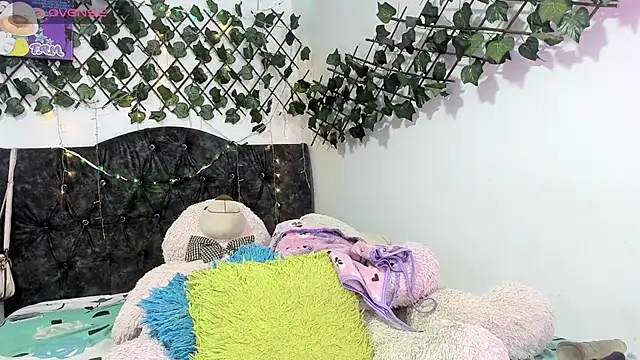 PaulinaSwan online show from 10-09-25, 04:21