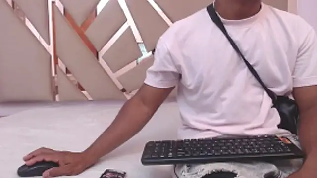 Snapshot of you_and_i9 chatting on 11-05-25, 07:25 you and i9 online show from 11-05-25, 07:25