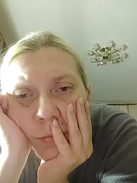 Snapshot of LeraSweet chatting on 10-25-25, 08:14 LeraSweet online show from 10-25-25, 08:14