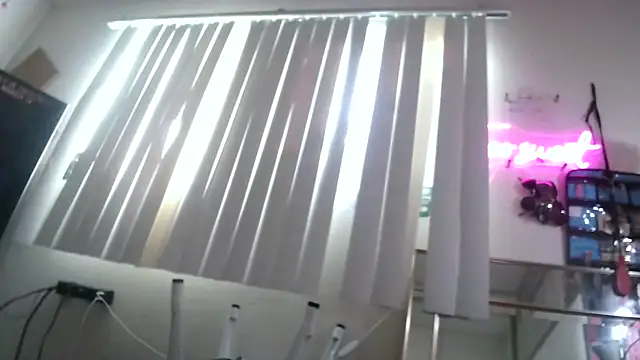 BeckiTooSweet online show from 01-28-25, 06:49