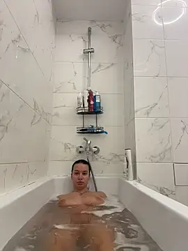 deliaroyal online show from 10-17-25, 03:25