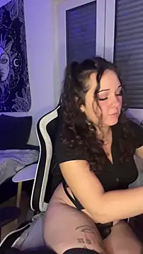 Snapshot of kinkygirl420x chatting on 10-15-25, 07:03 kinkygirl420x online show from 10-15-25, 07:03