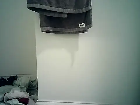 Snapshot of CaramelDipper chatting on 01-01-25, 04:39 CaramelDipper online show from 01-01-25, 04:39