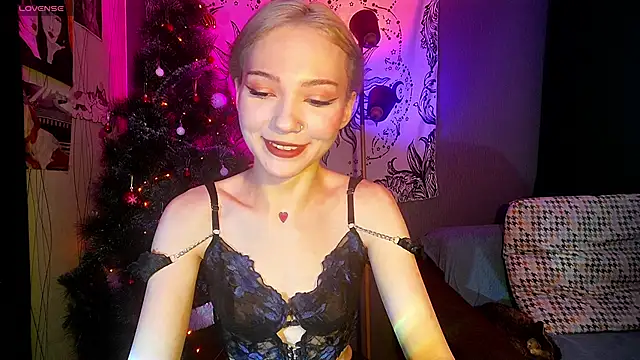 SandraBoyl online show from 12-17-24, 04:12