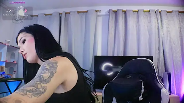 Snapshot of Cherry_cush chatting on 10-21-25, 12:11 Cherry cush online show from 10-21-25, 12:11