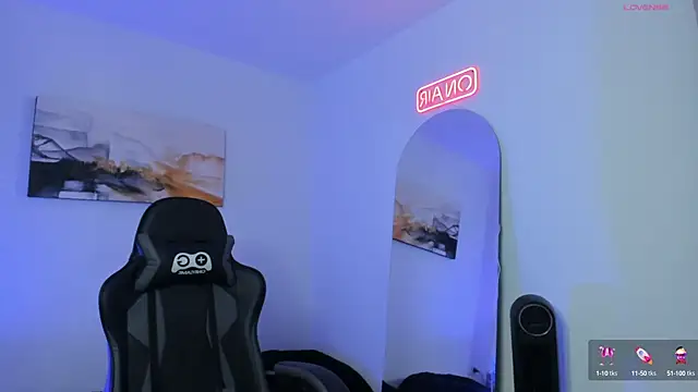 Snapshot of LucianSinclair chatting on 12-08-24, 01:56 LucianSinclair online show from 12-08-24, 01:56