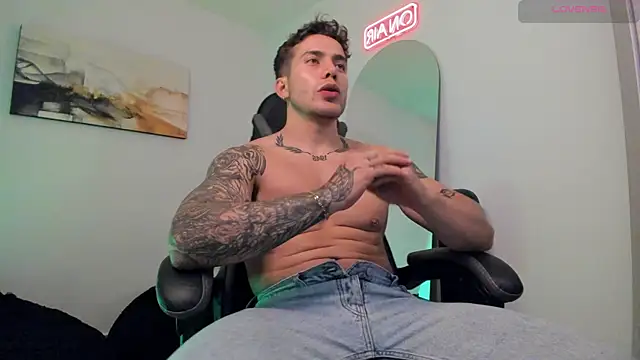 Snapshot of LucianSinclair chatting on 01-28-25, 11:39 LucianSinclair online show from 01-28-25, 11:39