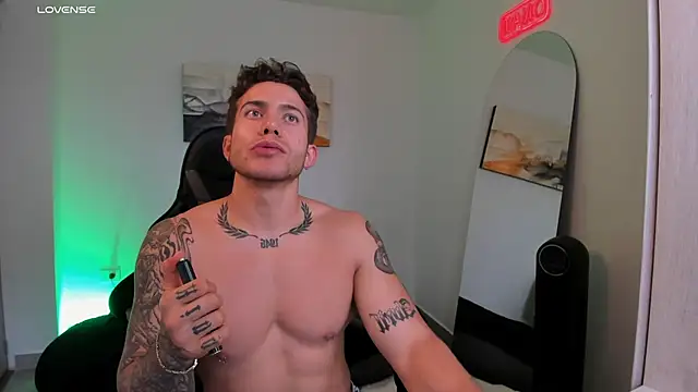 Snapshot of LucianSinclair chatting on 02-09-25, 09:49 LucianSinclair online show from 02-09-25, 09:49