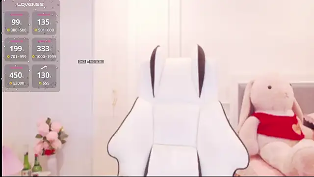 Snapshot of PimChanOK chatting on 10-18-25, 01:12 PimChanOK online show from 10-18-25, 01:12