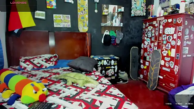 Snapshot of Tom_Krakow chatting on 11-12-25, 04:29 Tom Krakow online show from 11-12-25, 04:29