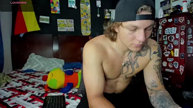 Snapshot of Tom_Krakow chatting on 11-14-25, 06:06 Tom Krakow online show from 11-14-25, 06:06