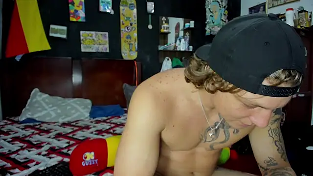 Snapshot of Tom_Krakow chatting on 11-16-25, 06:57 Tom Krakow online show from 11-16-25, 06:57