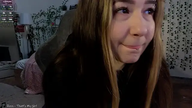 Snapshot of Megan__Hart chatting on 12-24-24, 02:21 Megan Hart online show from 12-24-24, 02:21