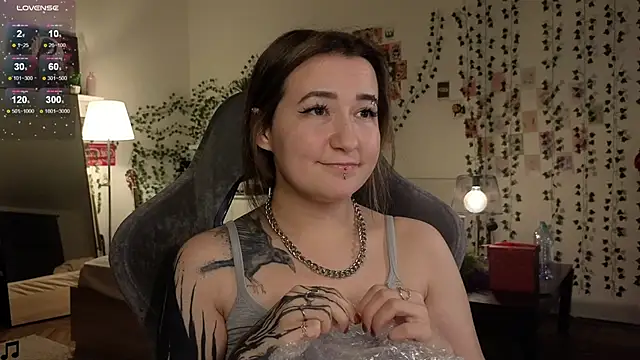 Snapshot of Megan__Hart chatting on 01-17-25, 01:04 Megan Hart online show from 01-17-25, 01:04