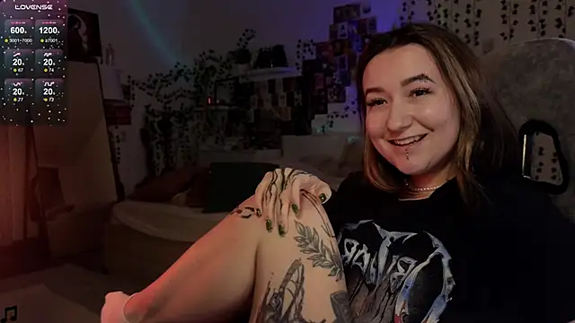 Snapshot of Megan__Hart chatting on 01-29-25, 12:01 Megan Hart online show from 01-29-25, 12:01