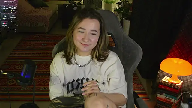 Snapshot of Megan__Hart chatting on 02-25-25, 10:18 Megan Hart online show from 02-25-25, 10:18