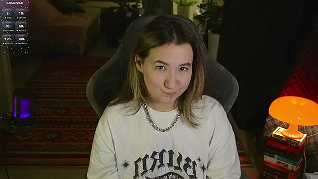 Snapshot of Megan__Hart chatting on 02-26-25, 01:21 Megan Hart online show from 02-26-25, 01:21