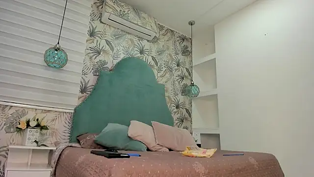 Snapshot of bellaa_becca chatting on 02-24-25, 06:04 bellaa becca online show from 02-24-25, 06:04