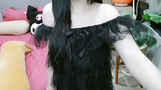 Snapshot of _Viviann_ chatting on 11-28-25, 10:51 Viviann online show from 11-28-25, 10:51