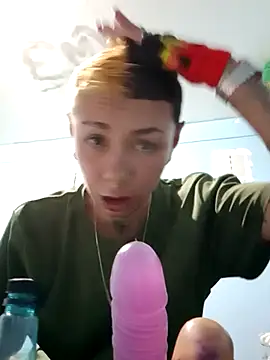 Snapshot of real_fenix chatting on 02-05-25, 01:58 real fenix online show from 02-05-25, 01:58