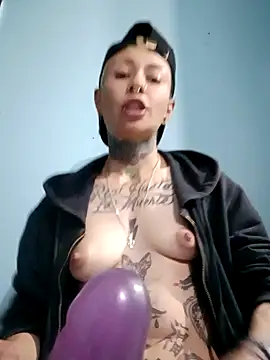 Snapshot of real_fenix chatting on 02-07-25, 03:01 real fenix online show from 02-07-25, 03:01