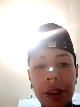 Snapshot of real_fenix chatting on 02-10-25, 02:41 real fenix online show from 02-10-25, 02:41