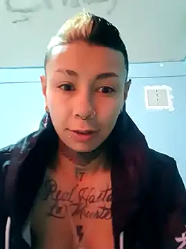 Snapshot of real_fenix chatting on 03-04-25, 04:30 real fenix online show from 03-04-25, 04:30