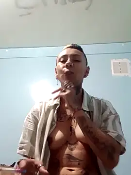 Snapshot of real_fenix chatting on 03-08-25, 02:12 real fenix online show from 03-08-25, 02:12