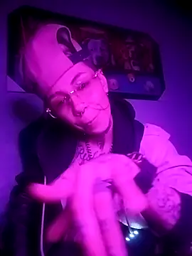 Snapshot of real_fenix chatting on 10-02-25, 10:11 real fenix online show from 10-02-25, 10:11