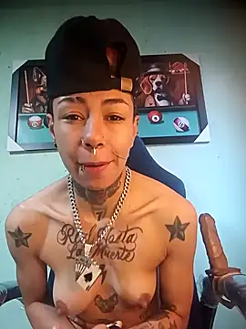 Snapshot of real_fenix chatting on 10-04-25, 03:43 real fenix online show from 10-04-25, 03:43