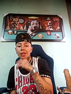 Snapshot of real_fenix chatting on 10-15-25, 05:13 real fenix online show from 10-15-25, 05:13