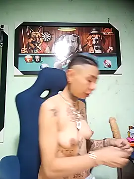 Snapshot of real_fenix chatting on 10-22-25, 03:01 real fenix online show from 10-22-25, 03:01