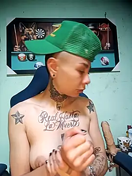 Snapshot of real_fenix chatting on 10-25-25, 02:08 real fenix online show from 10-25-25, 02:08