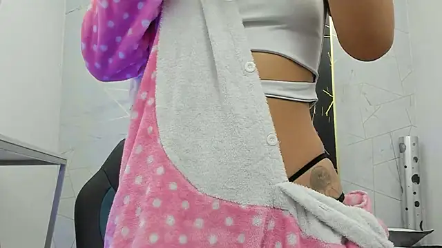 Cloeandtyfanny online show from 10-29-25, 04:26