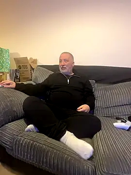 Snapshot of LondonTeffy chatting on 10-23-25, 08:40 LondonTeffy online show from 10-23-25, 08:40