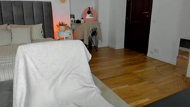 Fancy Jenn online show from 10-24-25, 06:59