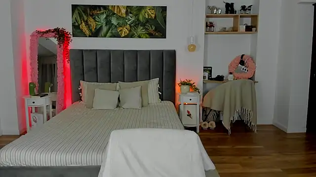 Fancy Jenn online show from 11-21-25, 08:18